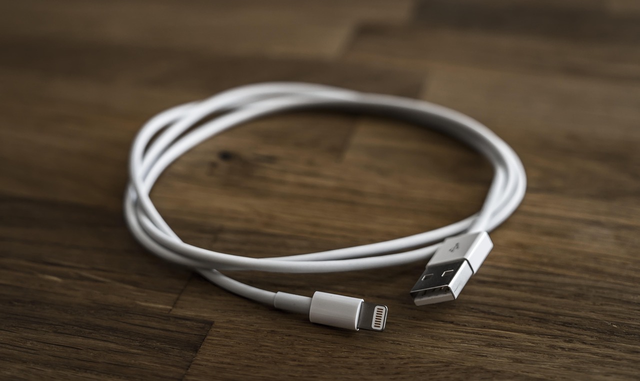How to work out the USB-C cable you actually need - computer cables and desk cable management